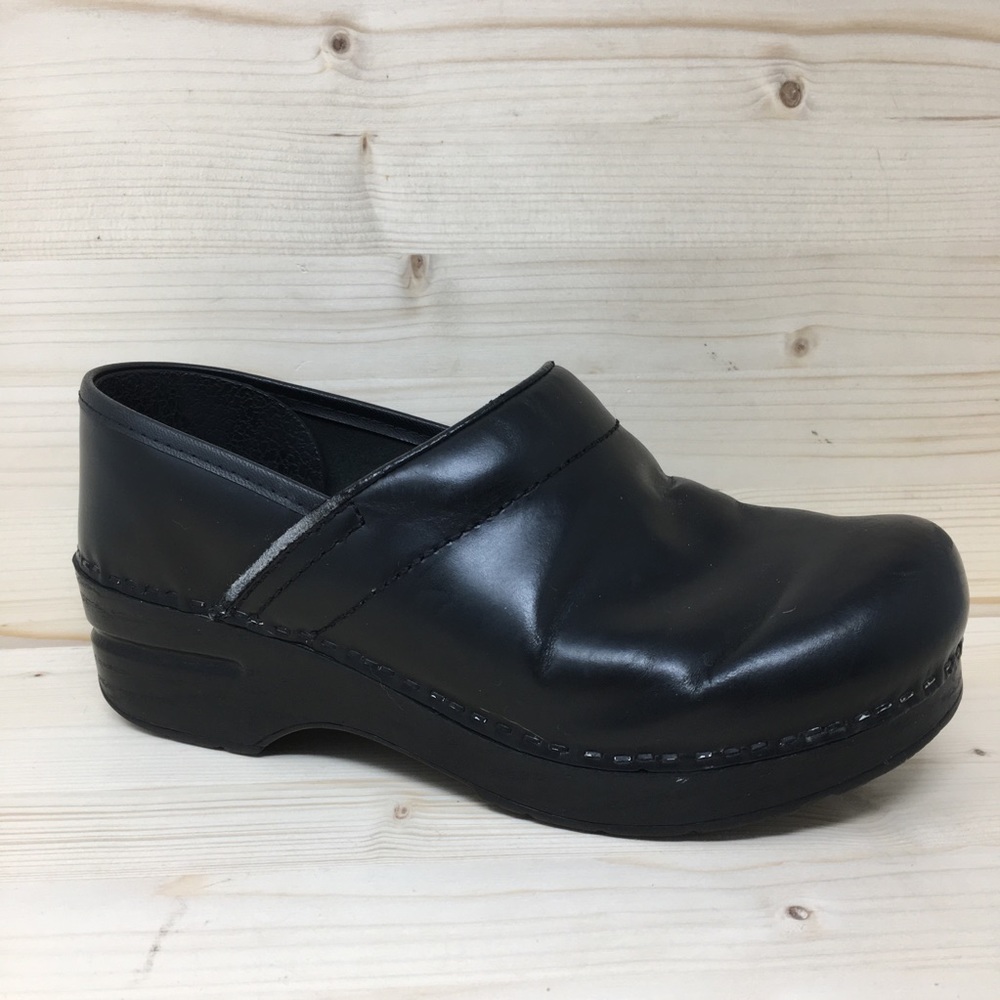 Dansko Women’s Nursing Clogs